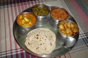Food thali, photo credits to delhiodelhi.wordpress.com